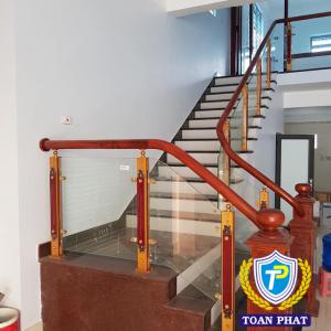 CẦU THANG KÍNH TRỤ INOX 304 22